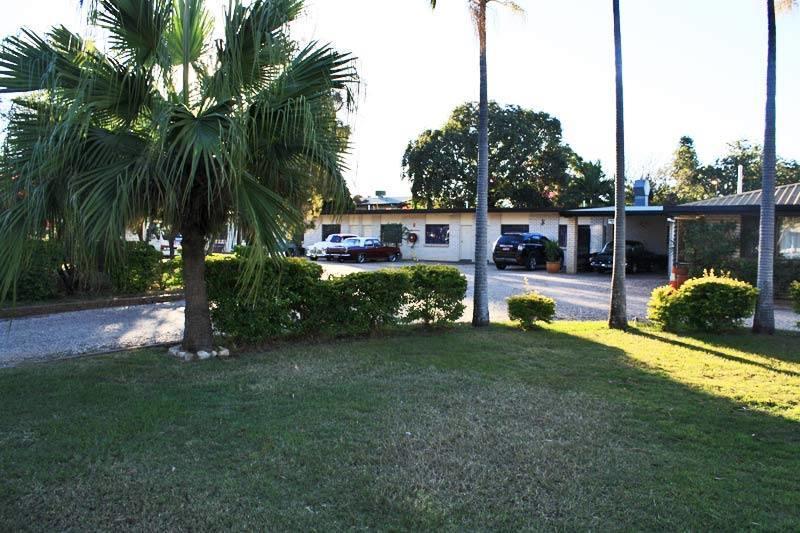 Emerald Tower Motor Inn Exterior photo