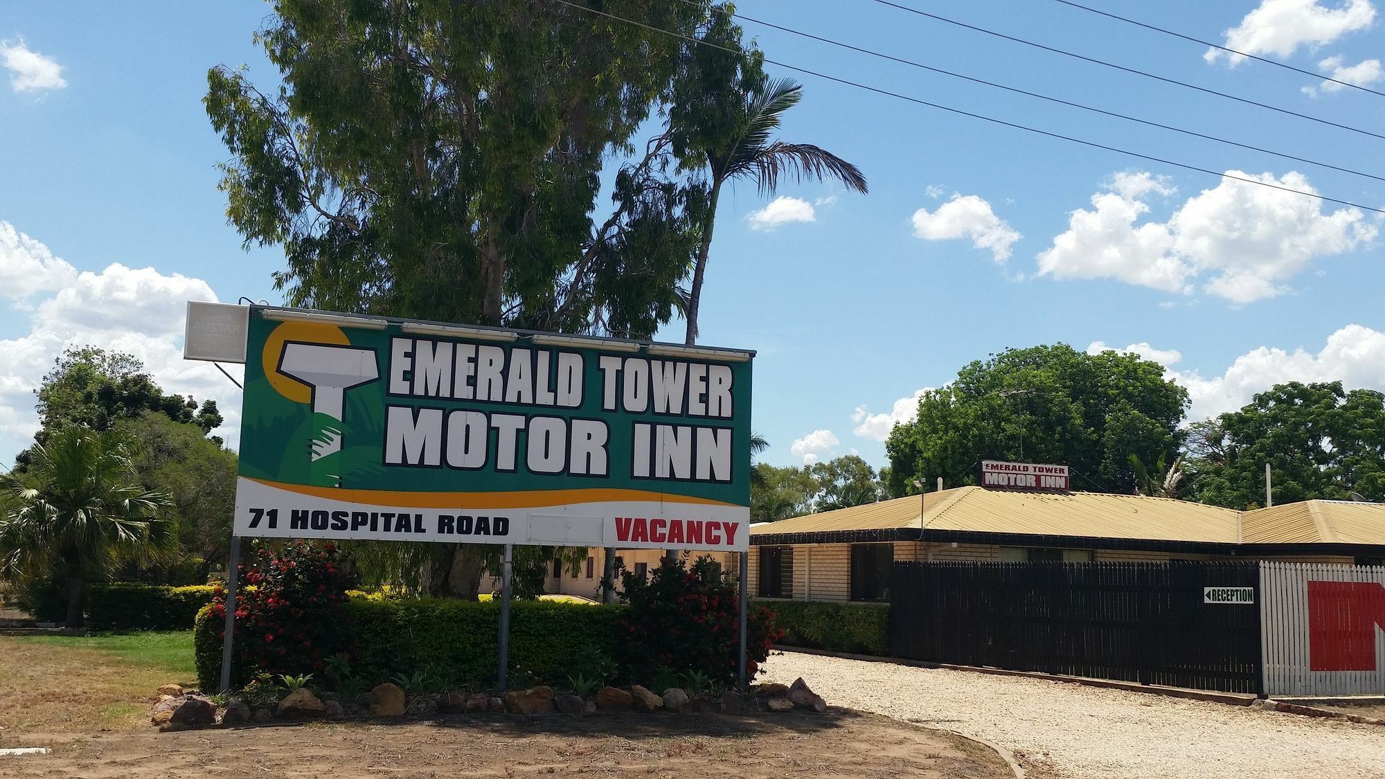 Emerald Tower Motor Inn Exterior photo